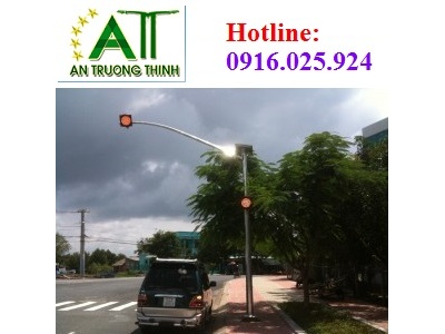 Cột Đèn THGT Chớp Vàng D300 Năng Lượng Mặt Trời