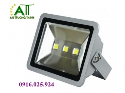 Đèn Pha Led 150W Ánh Sáng Trắng - Vàng