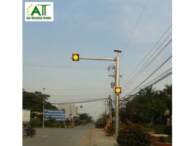 Trụ Đèn Giao Thông Chớp Vàng 2 Bóng D300 NLMT